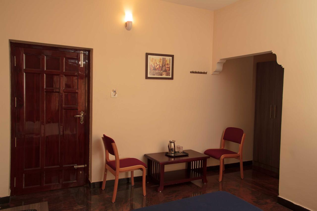 Hotel Sri Hayagriva Tiruchirappalli Oda fotoğraf